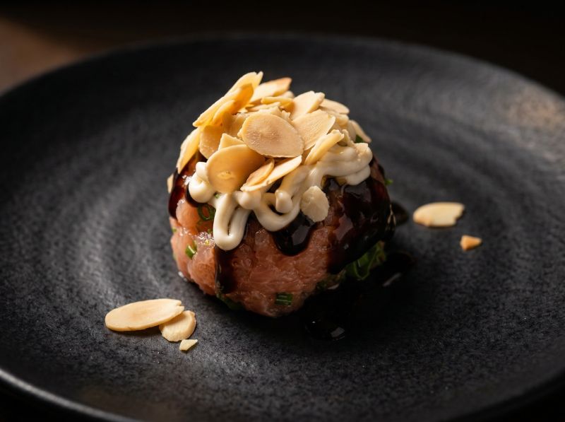 Tartar de Camarão, Salmão e Amêndoas